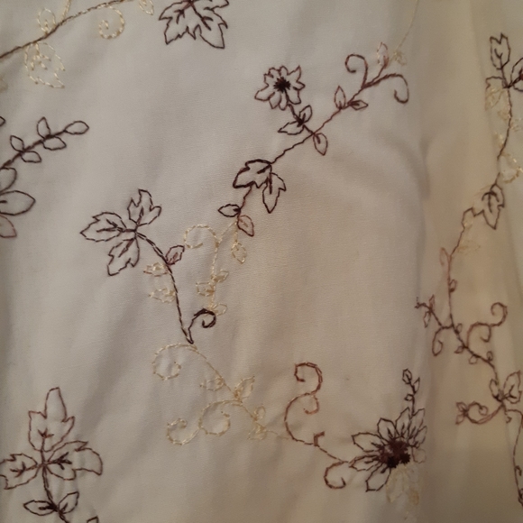 Embroidered cotton button down blouse - Picture 4 of 5